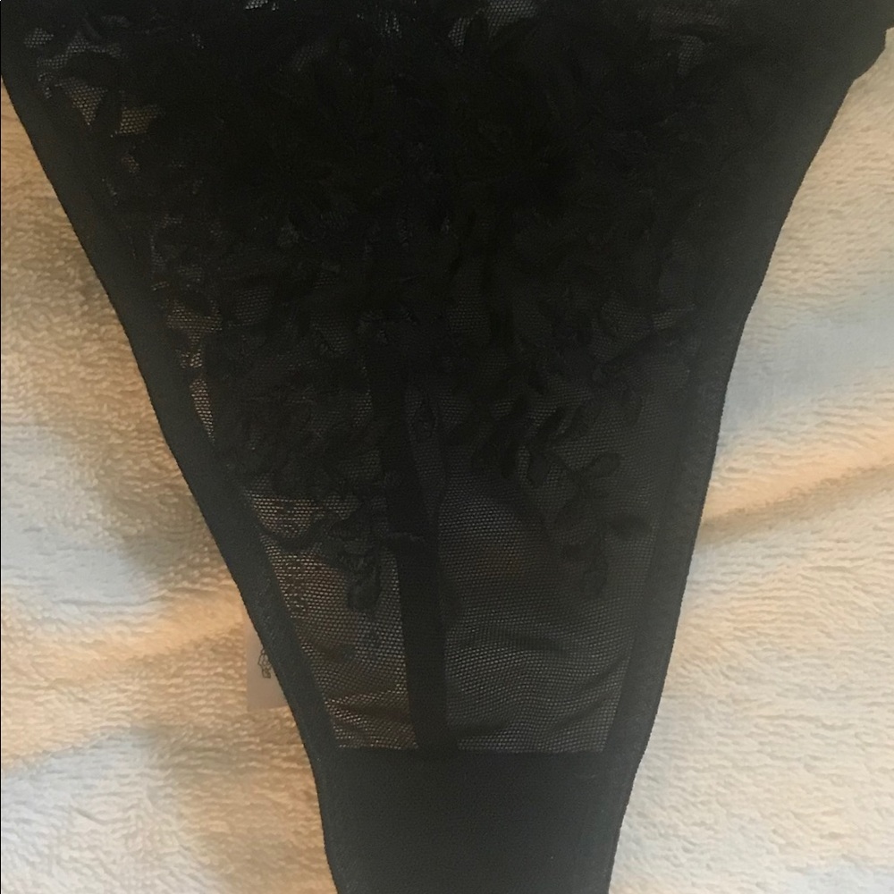 Lingerie - Picture 2 of 5